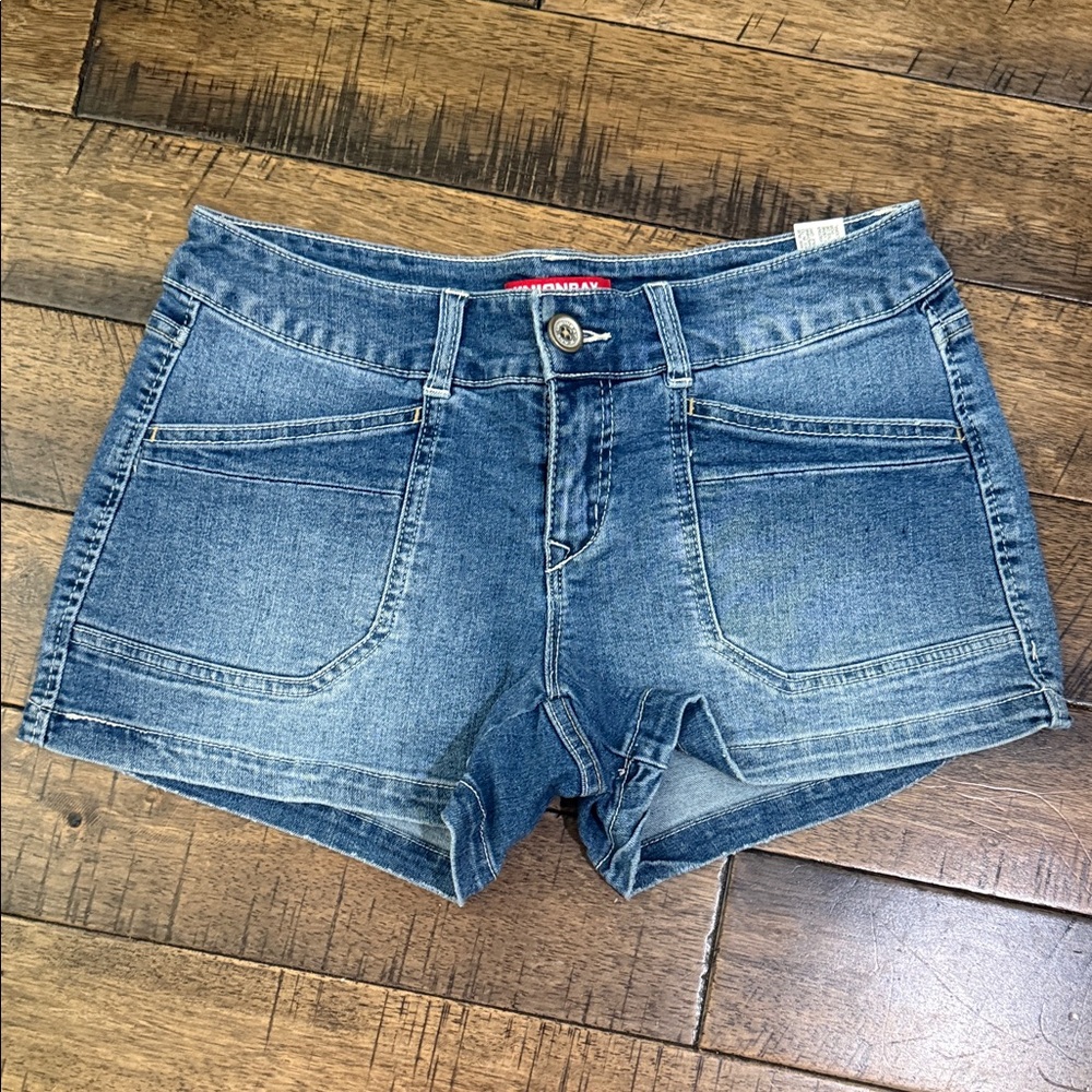 UNIONBAY Women's Cargo Shorts - White, Blue, and Navy - Picture 6 of 7